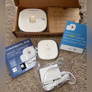 Chamberlain MyQ Wireless Smart Garage Hub and Controller - MYQ-G0401-ES NEW Box